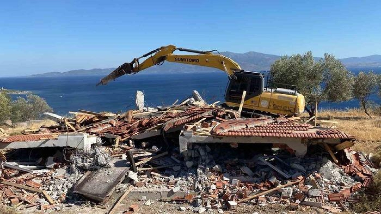 Çanakkale’de 15 kaçak yapı yıkıldı