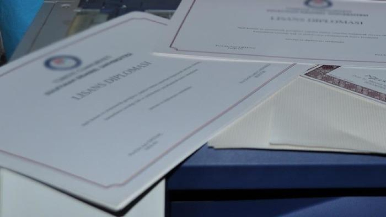 Fatih Sayan'ın eğitim geçmişi tartışma yarattı: Sahte diploma iddiaları gölgesinde CV'si gündemde