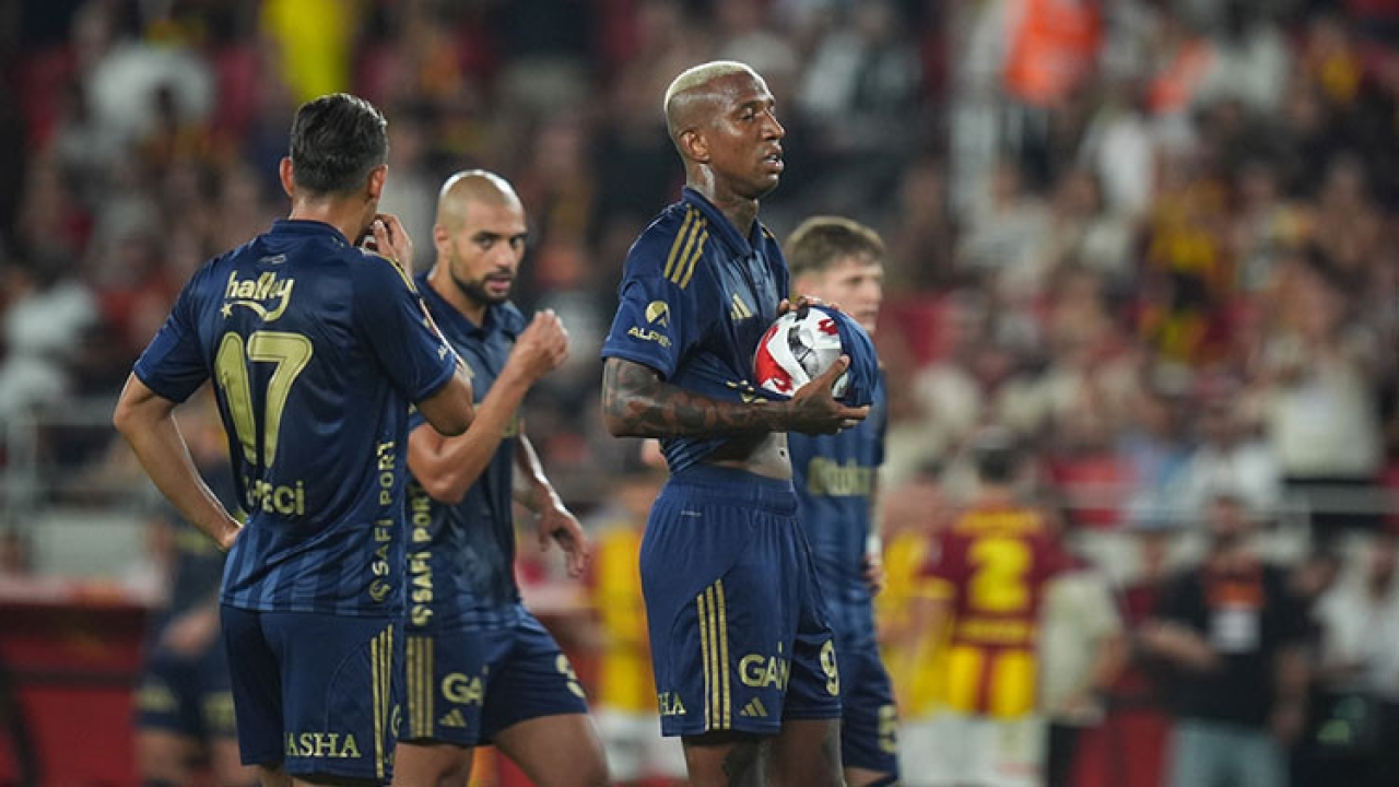 Fenerbahçe'de coşkudan kaosa!