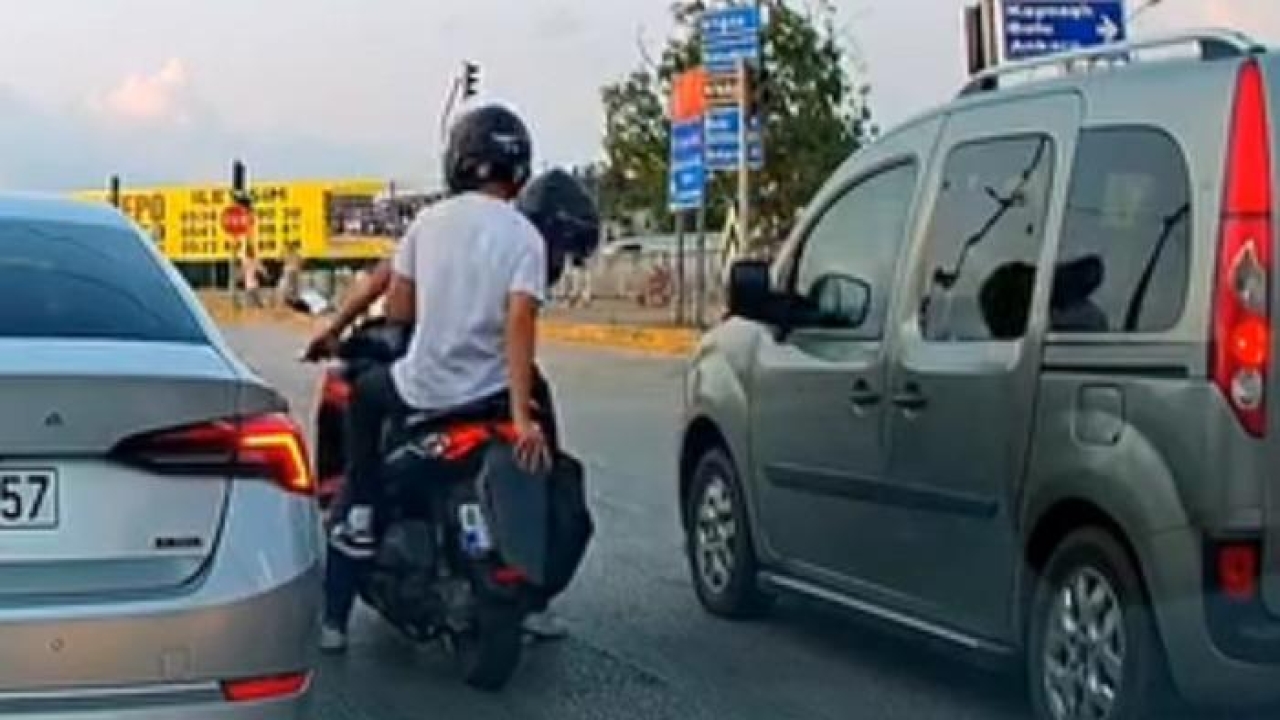 Işık ihlali için buldukları yöntem şaşırttı! Başka bir aracın kamerası kaydetti