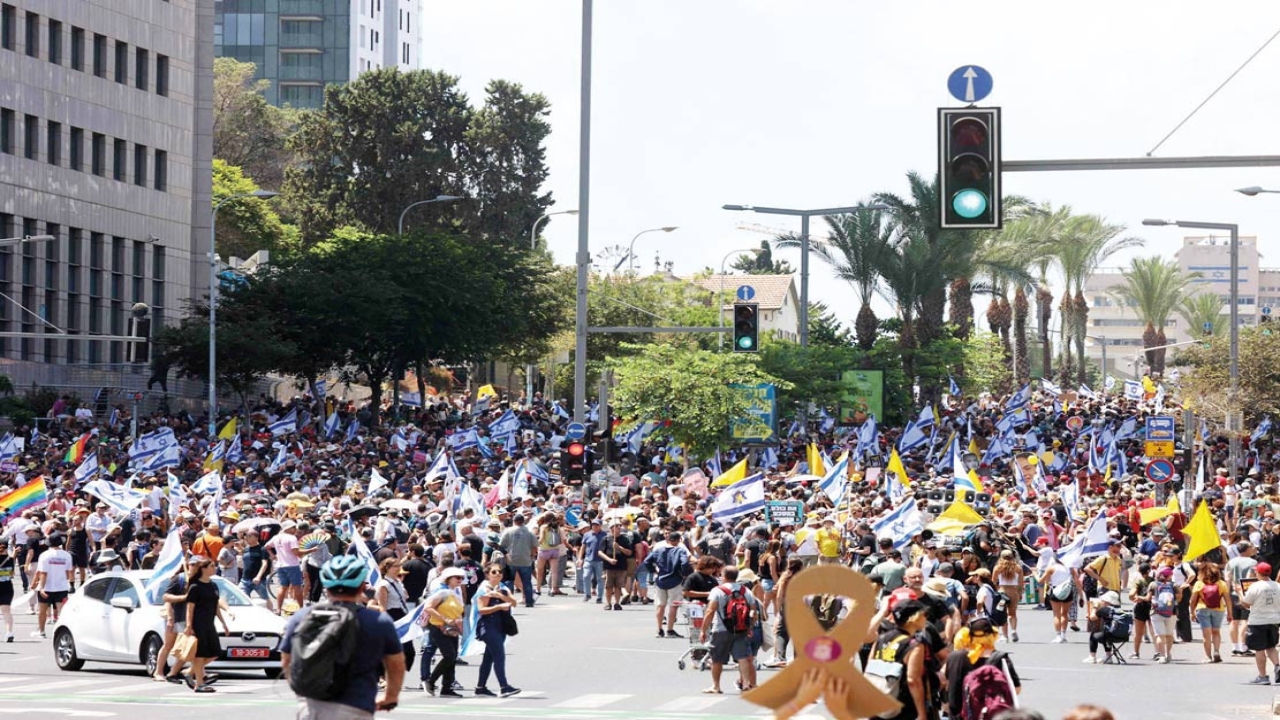 İsrail’de hayat durdu… İşyerlerinde grev meydanlarda protesto