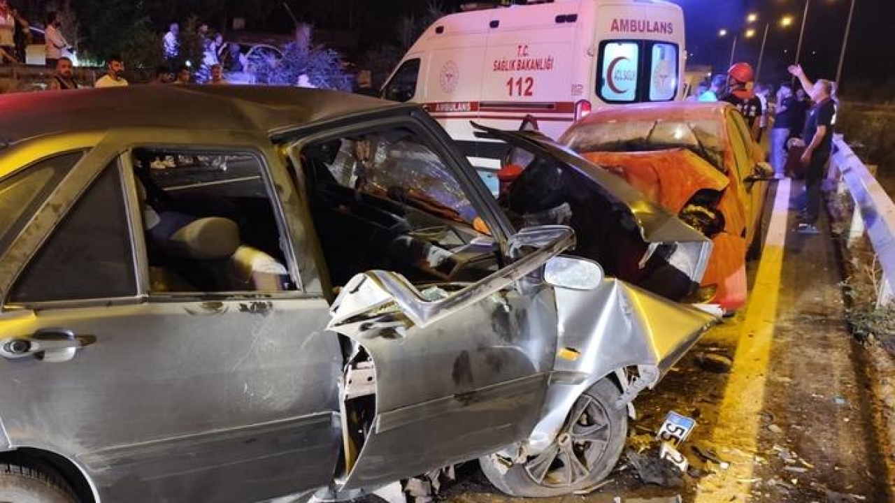 Samsun'da iki otomobilin çarpıştığı feci kaza! 8 kişi yaralandı, 1'inin durumu ağır
