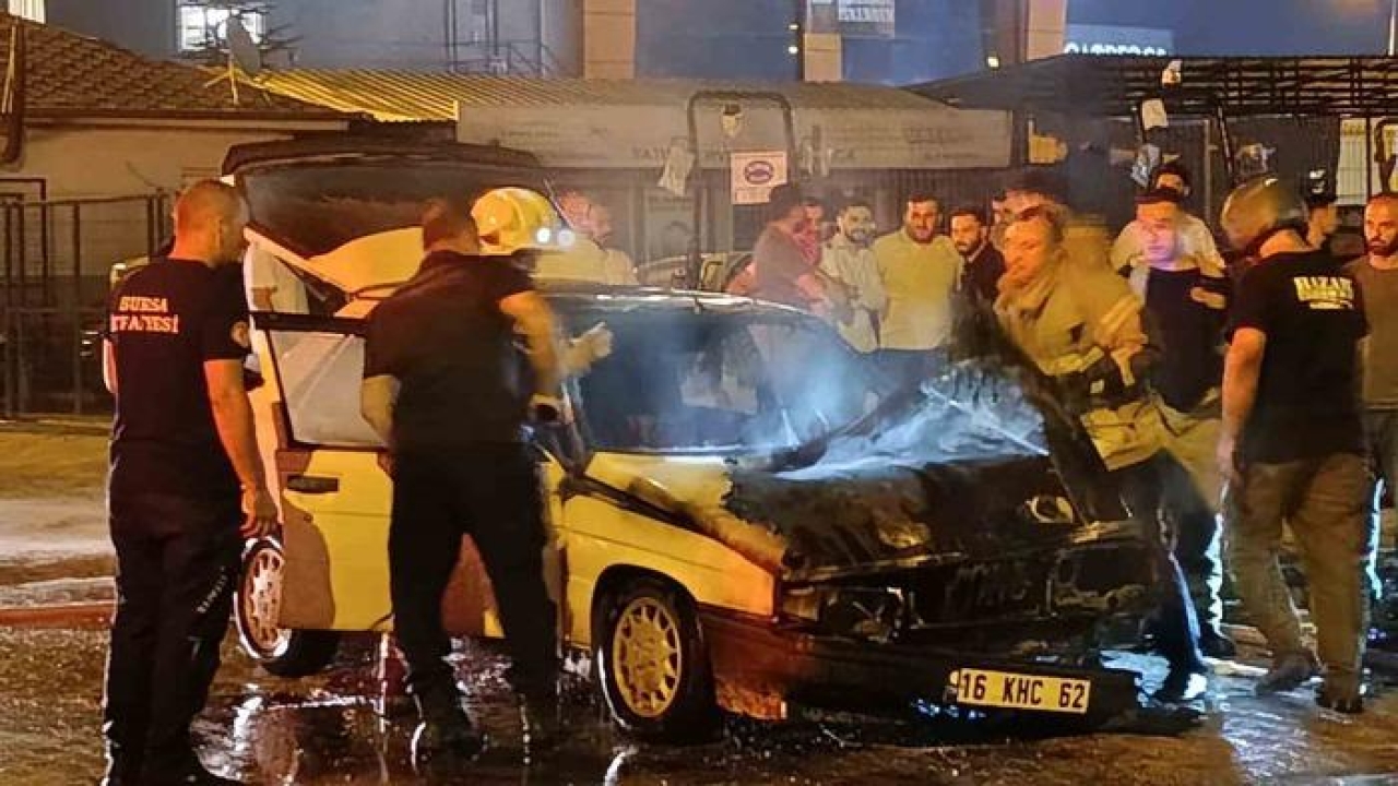 Seyir halindeki otomobil alev alev yandı