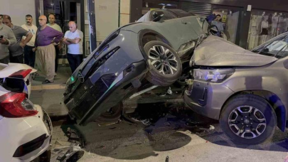 Tatvan’da 3 araçlı zincirleme trafik kazası