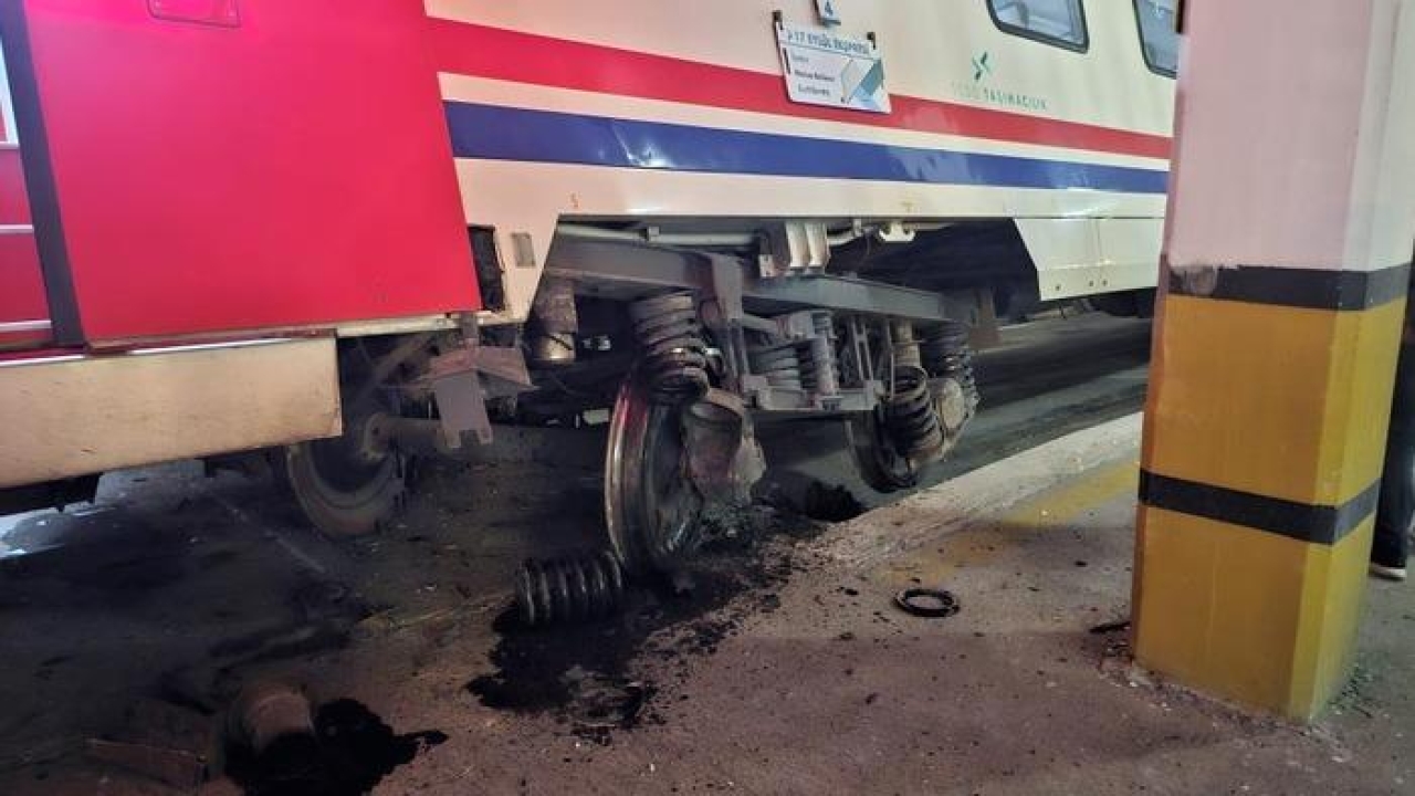 Bandırma'da tren kazası ucuz atlatıldı: Şans eseri yaralanan olmadı