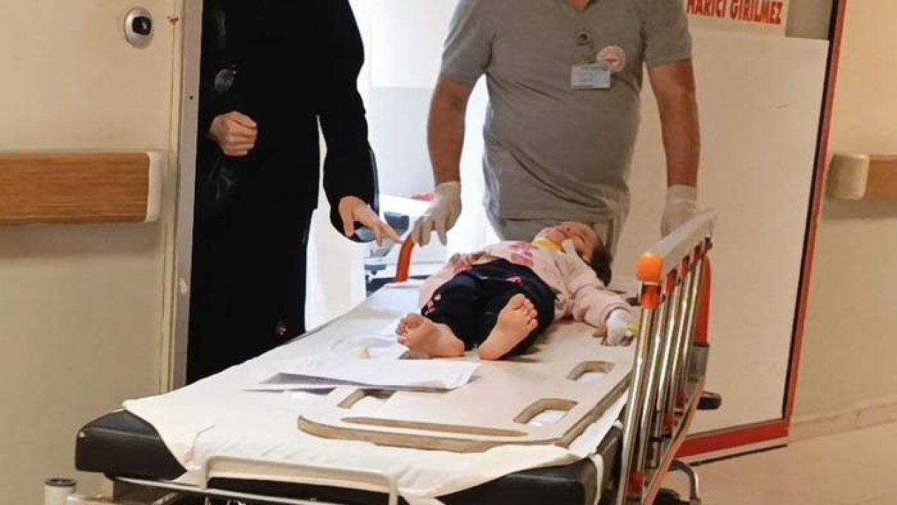 Bursa’da balkondan düşen 2 yaşındaki çocuk yaralandı