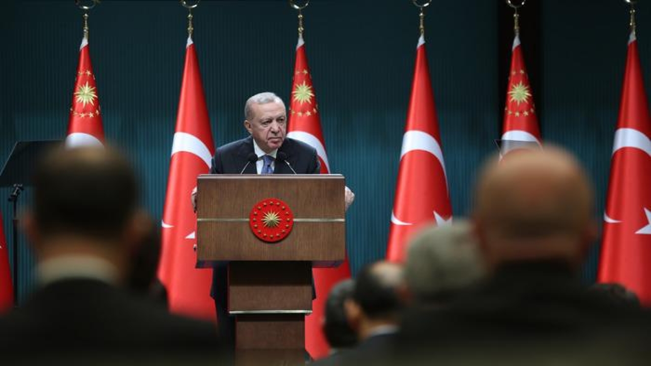 Cumhurbaşkanı Erdoğan, Kabine Toplantısı sonrası açıkladı: "81 ilimizin tamamında 500 bin sosyal konut inşa etmek için düğmeye basıyoruz"