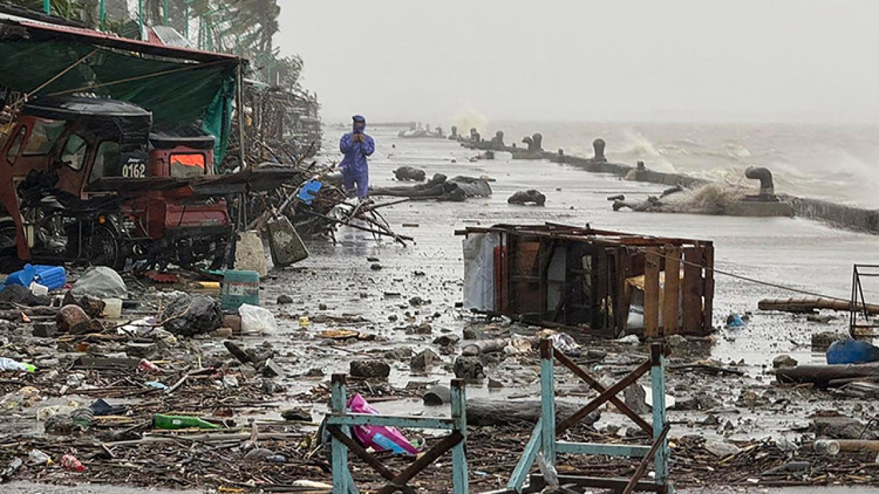 Filipinler'de önce muson yağmurları, ardından tayfunlar etkili oldu: 100 bin kişi etkilendi