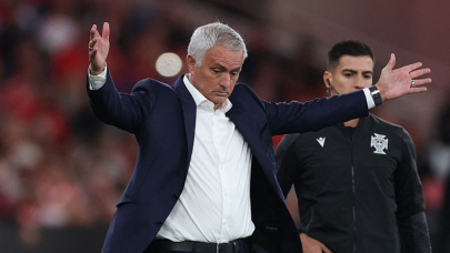 Jose Mourinho'ya 90+1 şoku! Benfica'dan sürpriz kayıp
