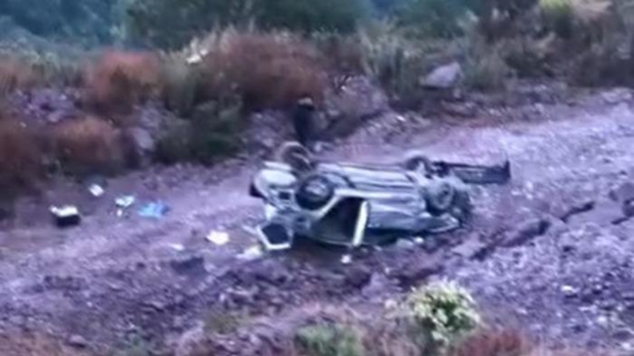 Kontrolden çıkan otomobil şarampole yuvarlandı
