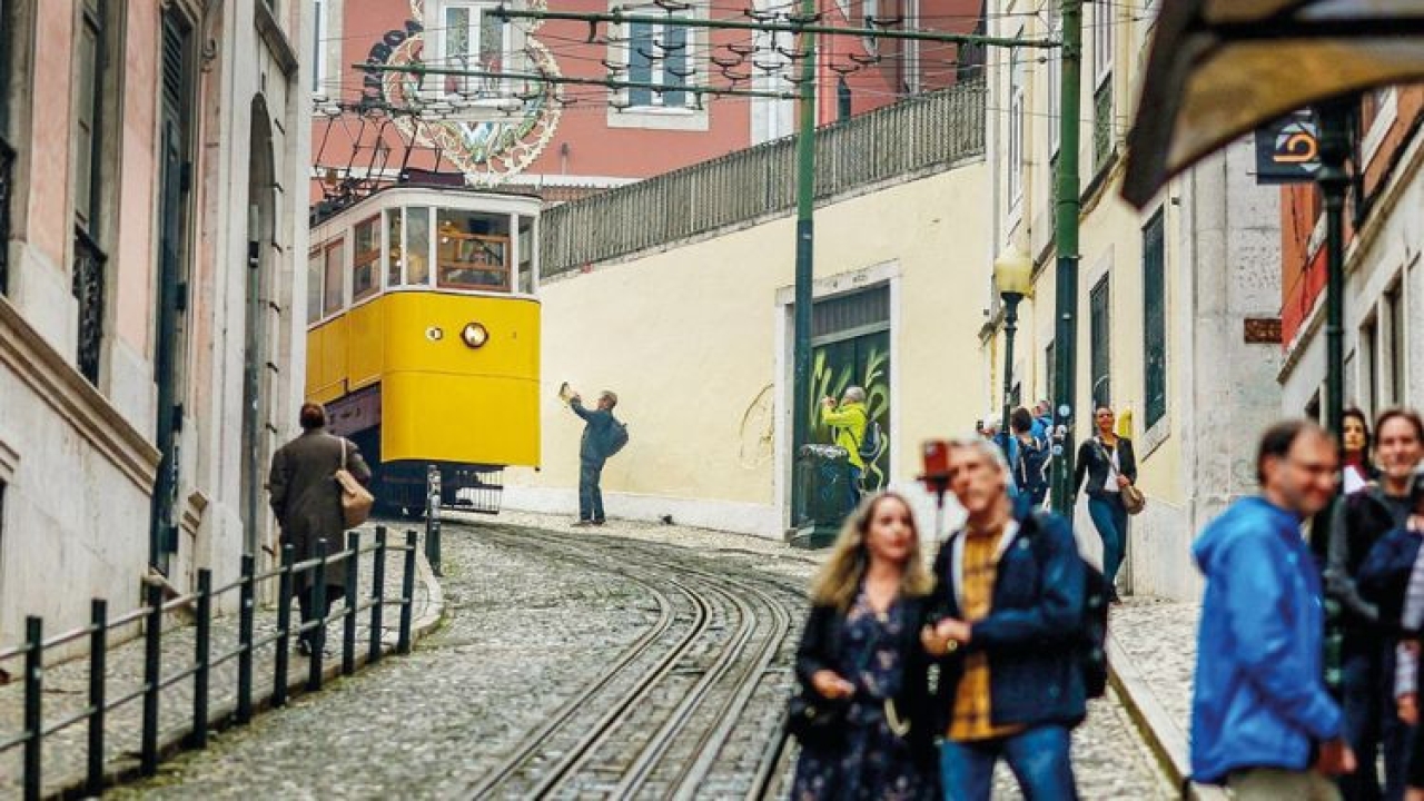 Lizbon’da füniküler faciası… 15 ölü, 18 yaralı