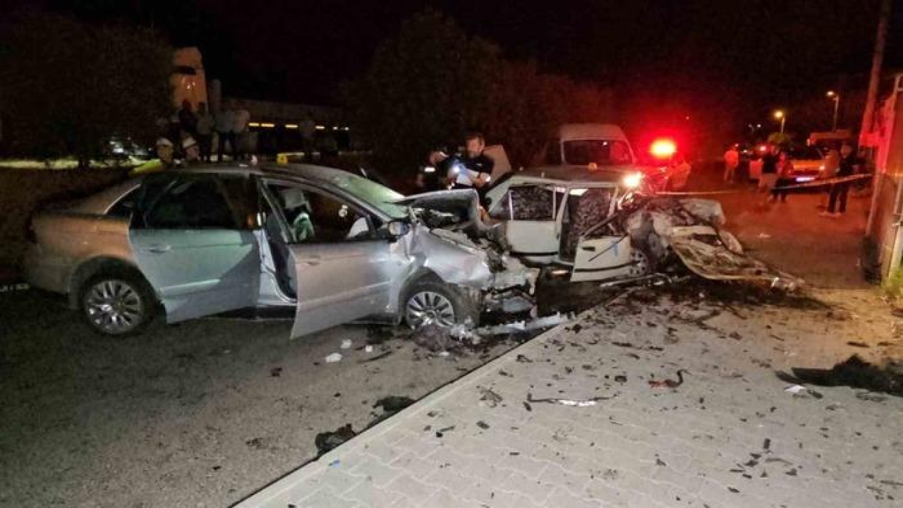 Nazilli’de çarpışan otomobiller hurdaya döndü: 8 yaralı