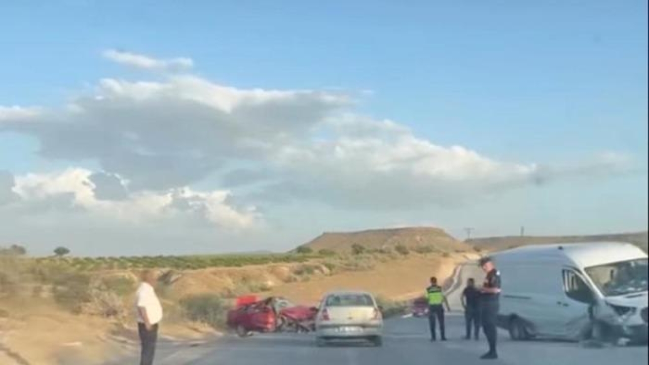 Nevşehir'de otomobil ile minibüs kafa kafaya çarpıştı: 1 ölü, 2 yaralı