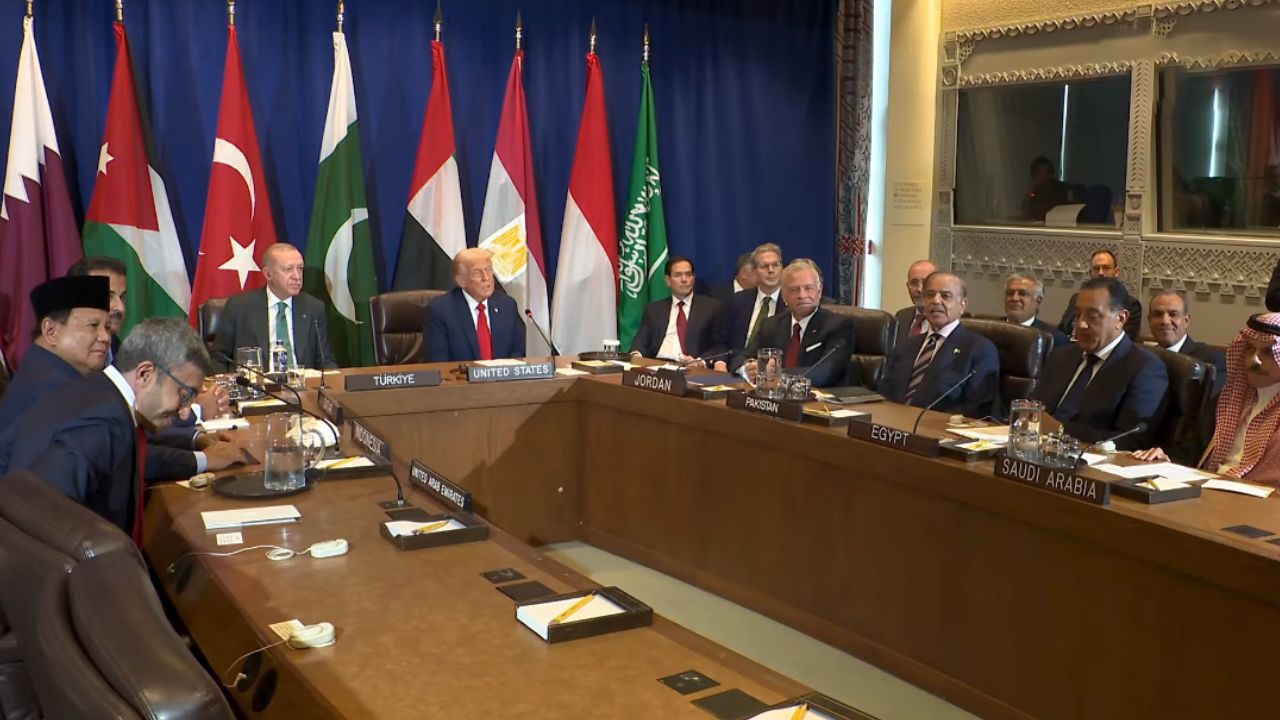 Politico: Trump, Müslüman liderlere, İsrail'in Batı Şeria'yı ilhak etmesine müsaade etmeyeceği sözünü verdi