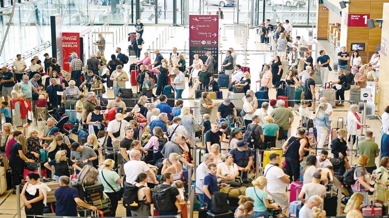 Sistemler çöktü uçuşlar iptal… Havalimanlarında siber saldırı kaosu