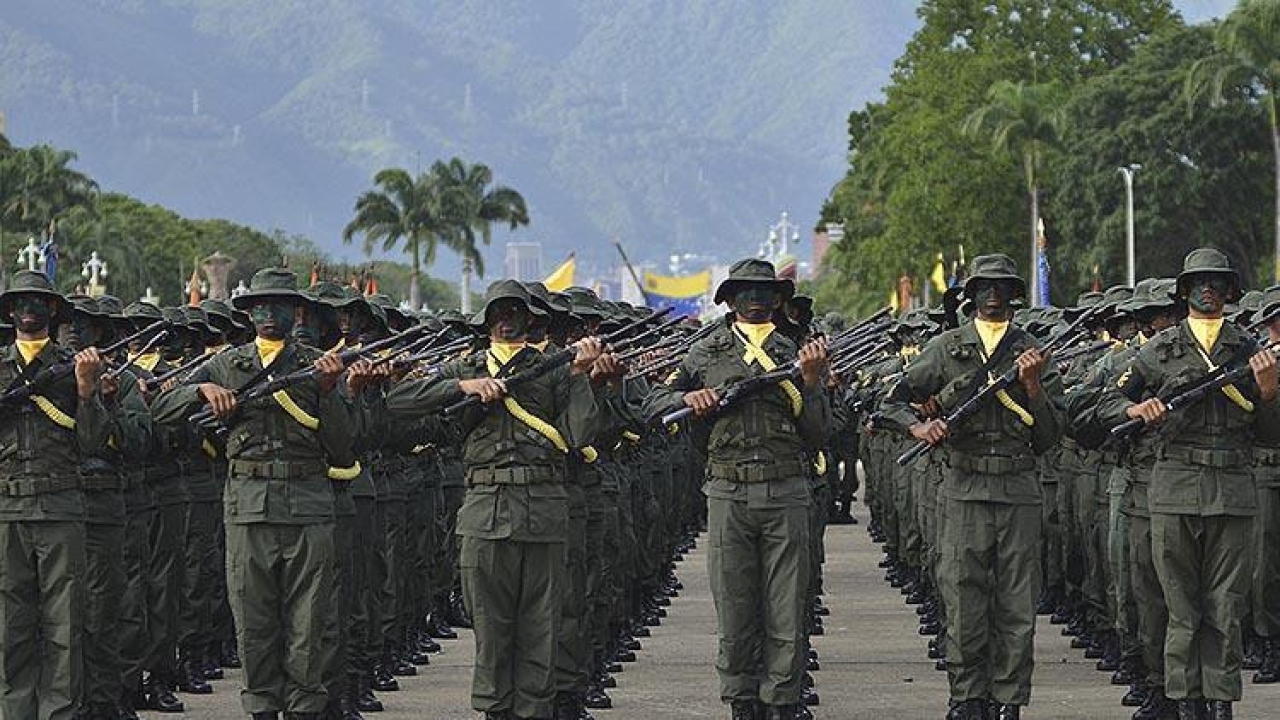 Venezuela Karayipler'de askeri tatbikata hazırlanıyor