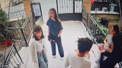 Akran zorbalığının böylesi! 5 kız çocuğu ellerinde bıçakla kapıya dayandı... "Hayati tehlikesi olduğu için okula gönderemiyorum"