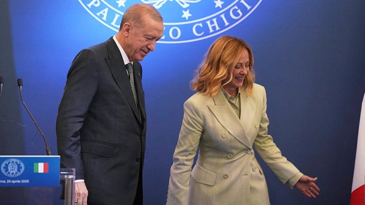 Dünya basınının dikkatini çekti: Cumhurbaşkanı Erdoğan&#039;dan Meloni’ye esprili uyarı... &#039;13 yıl önce bırakmıştı&#039;