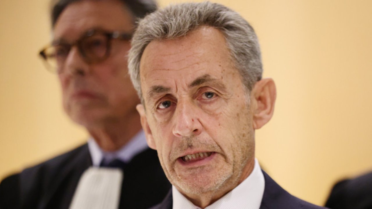 Fransa&#039;nın eski Cumhurbaşkanı Sarkozy yarın cezaevine giriyor, tek kişilik hücrede kalacak