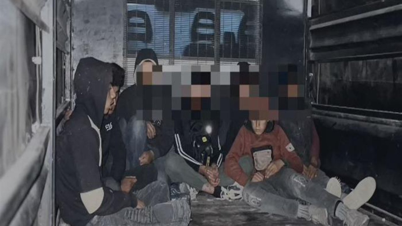 Hatay&#039;da 8 kaçak göçmen yakalandı; 3 organizatör tutuklandı