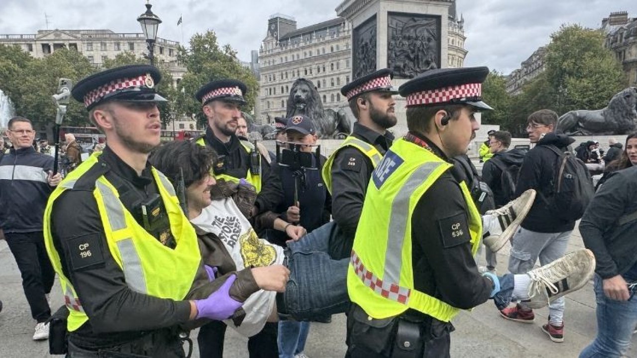 İngiltere&#039;de 355 kişiye Gazze gözaltısı