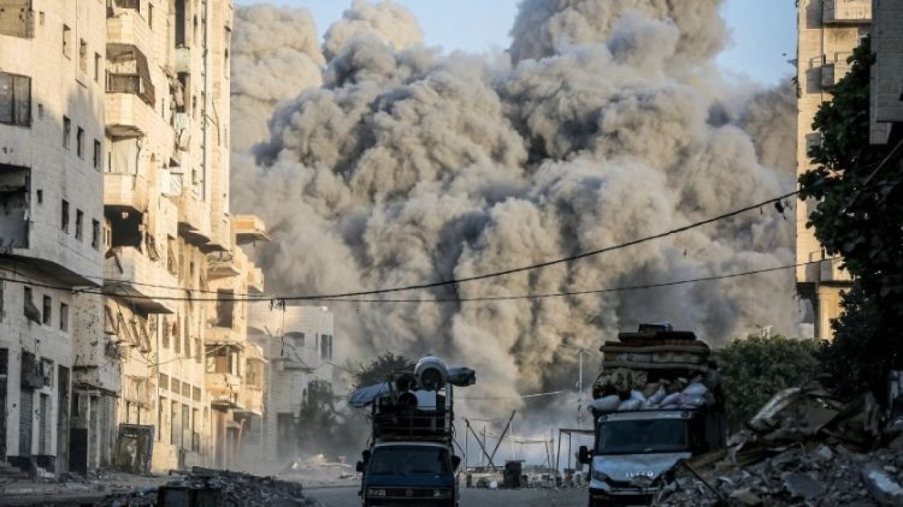 İsrail, Gazze&#039;de bir evi vurdu... 7&#039;si çocuk 17 kişi hayatını kaybetti