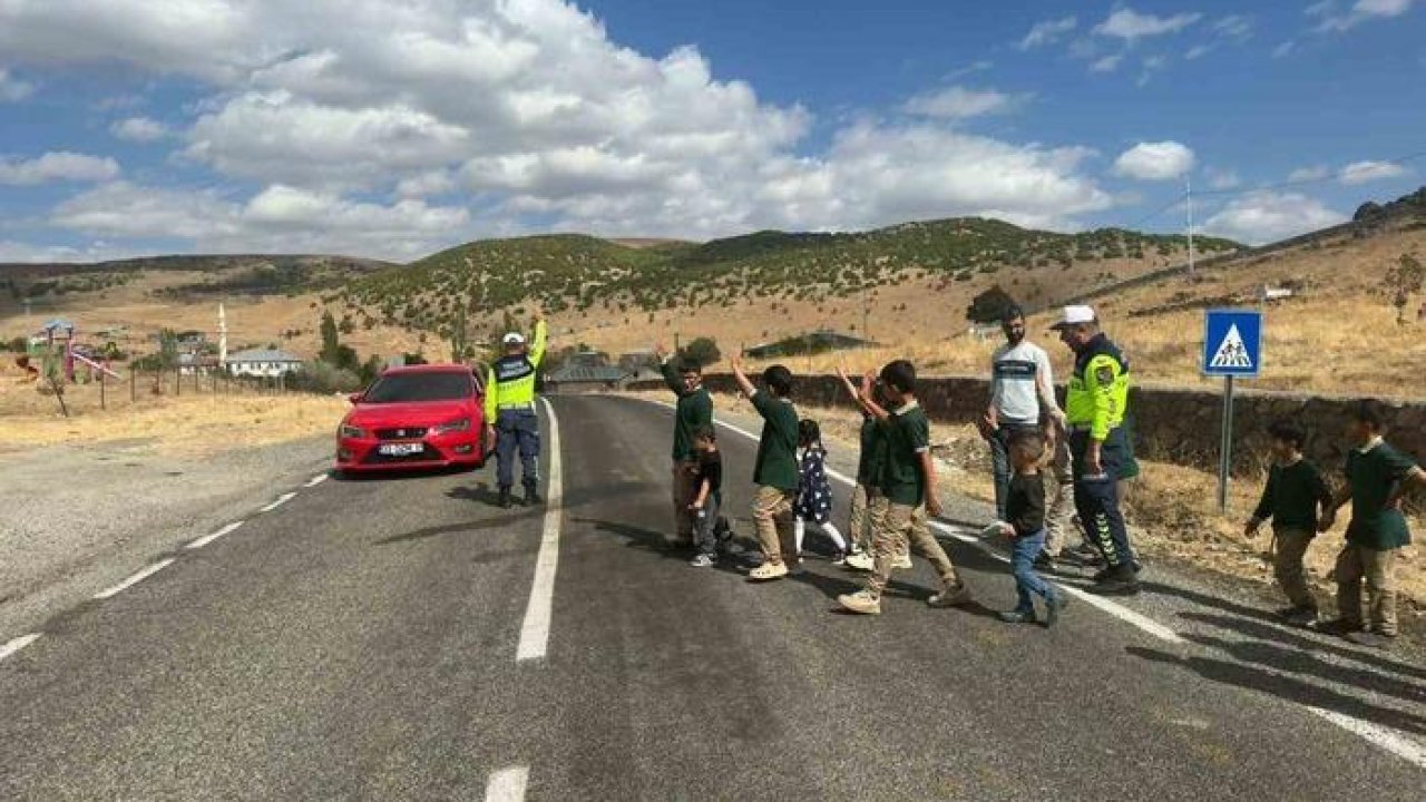 Jandarmadan öğrencilere trafik eğitimi