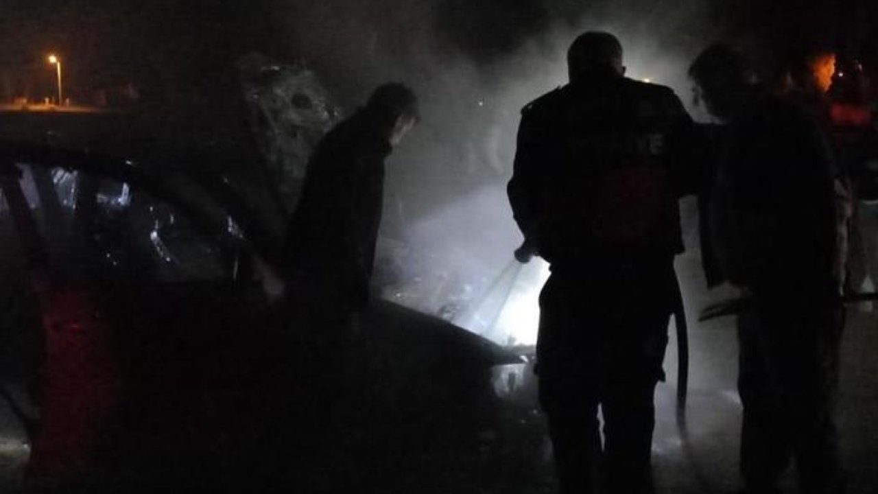 Muş’ta seyir halindeki otomobil alev aldı