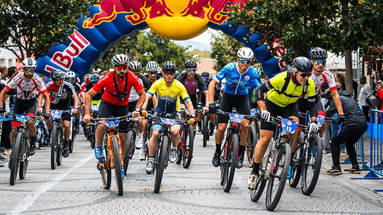 Red Bull Geç Kalma Bisiklet Tutkunlarını Adalar&#039;da Buluşturdu