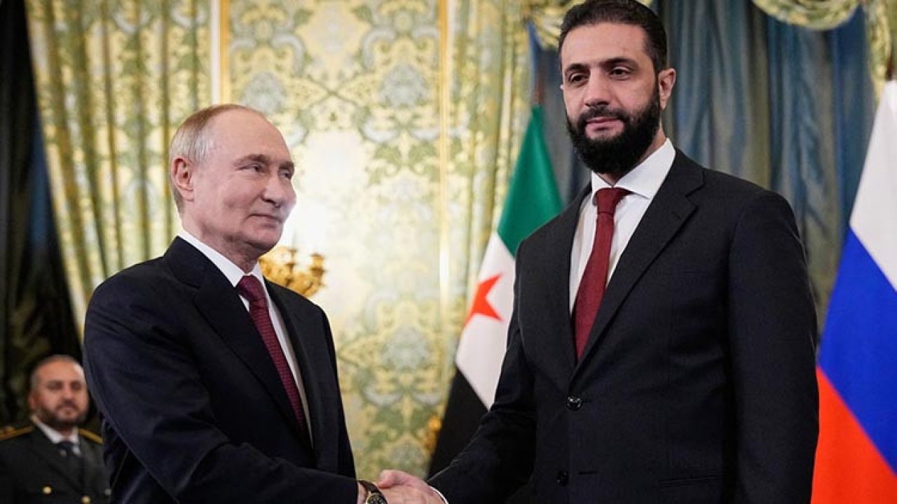 Son dakika... Suriye Cumhurbaşkanı Şara Kremlin&#039;de... Putin&#039;le bir araya geldi