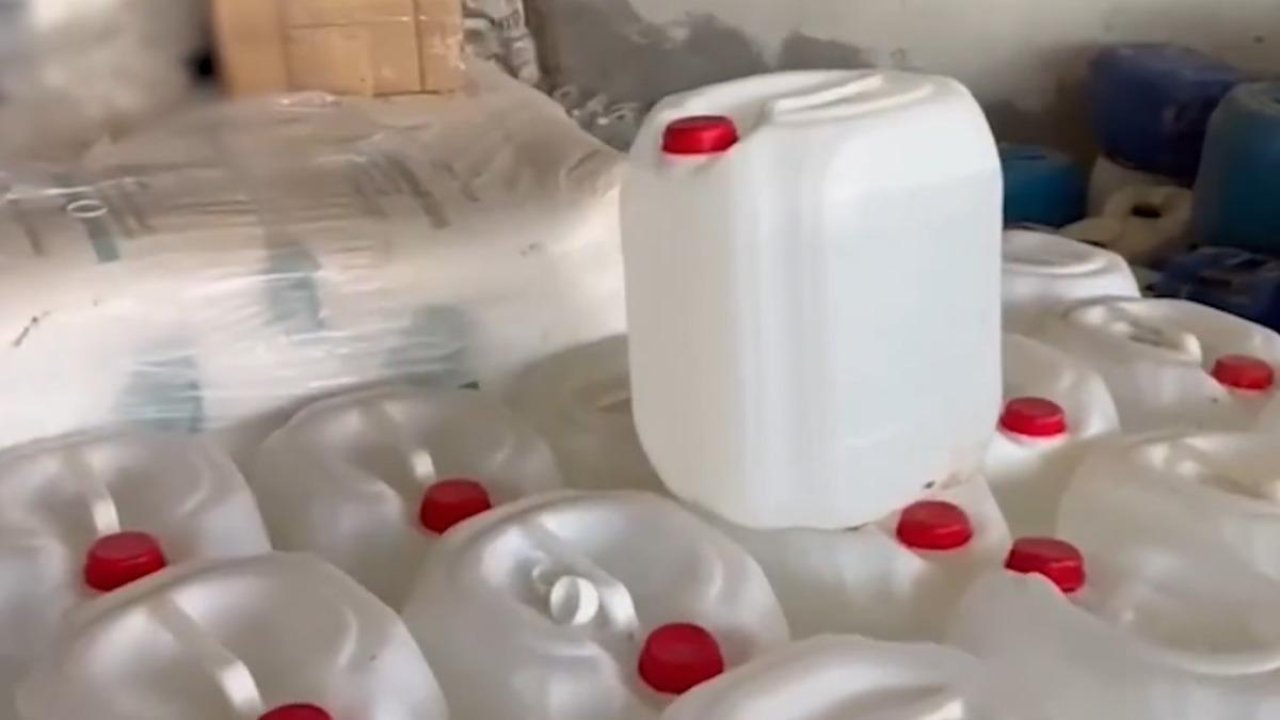 81 ilde sahte alkol operasyonu: 179 gözaltı, 30 bin 836 şişe sahte içki! İçişleri Bakanı: &quot;Ölümcül bir tuzaktır&quot;