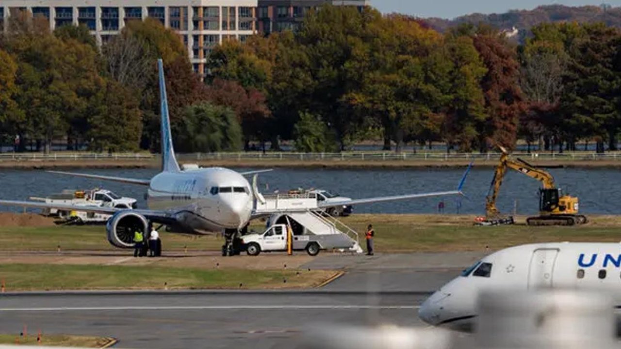 ABD&#039;de bir yolcu uçağına bomba ihbarı yapıldı, uçuşlar bir süre durduruldu