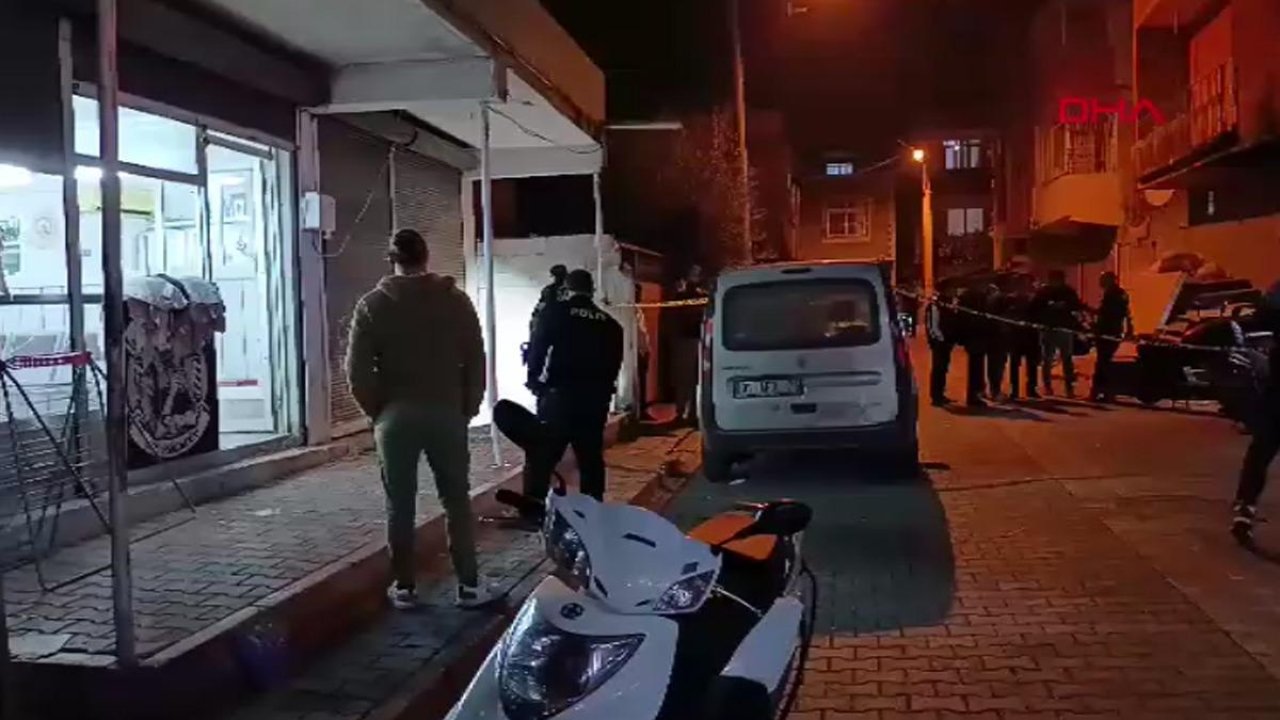 Adana&#039;da berber dükkanında silahlı çatışma! Yaralılar var