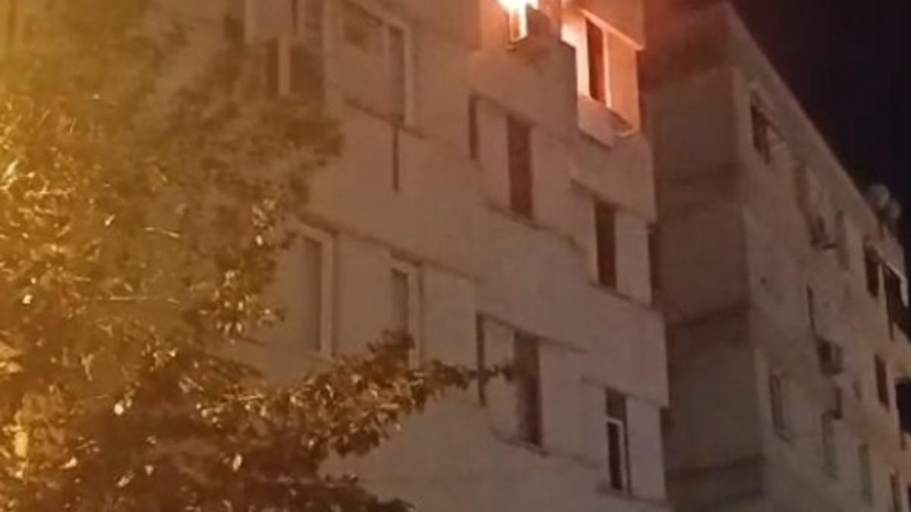 Antalya’da apartman dairesi alev alev yandı