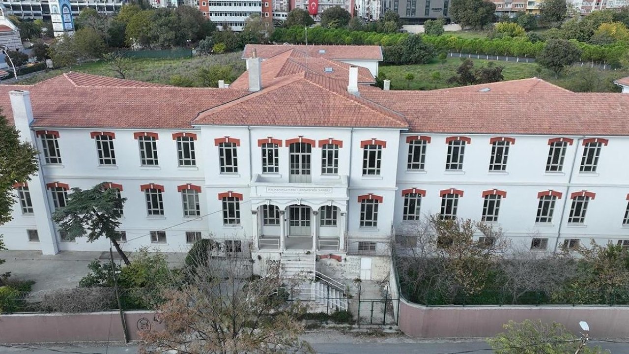 Balıklı Rum Hastanesi&#039;nde operasyon: Profesör, eczacı ve tıbbi sekreter hepsi gözaltında
