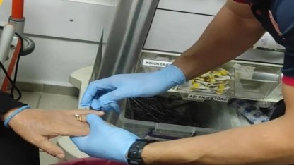Batman’da parmağına sıkışan yüzüğü itfaiye çıkardı