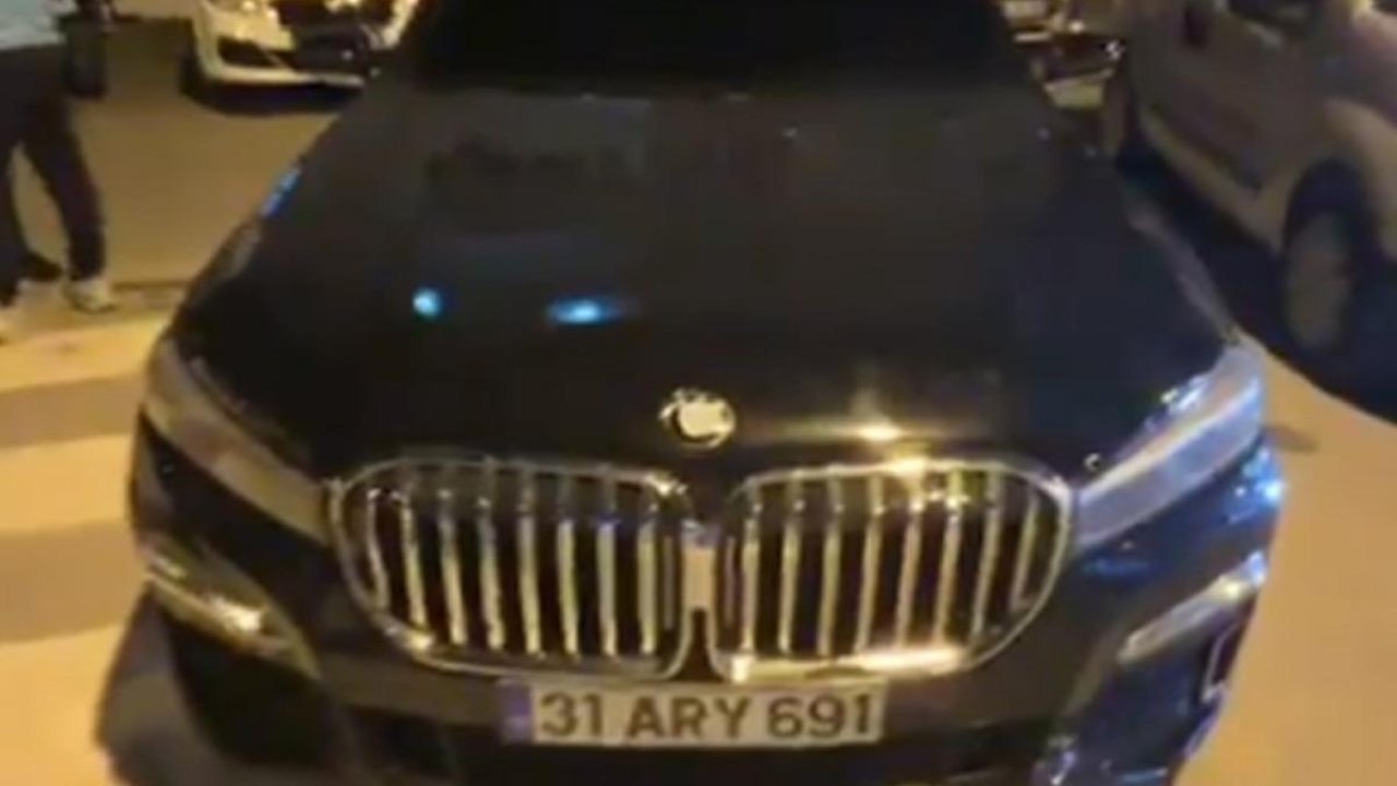 Ehliyeti 2043’e kadar alınan sürücüye çakar ve koyu filmden 316 bin TL ceza