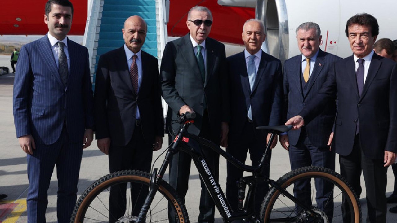 Emin Müftüoğlu&#039;ndan Cumhurbaşkanı Erdoğan&#039;a özel bisiklet!