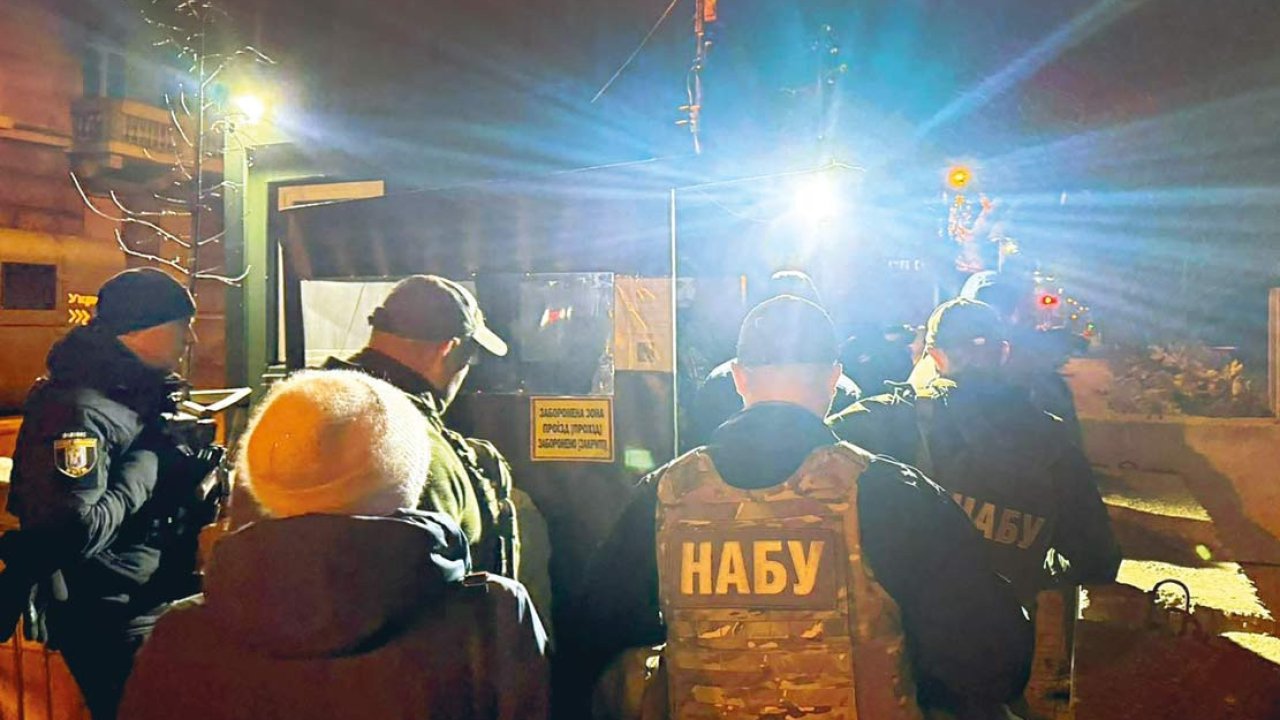 Ev ve ofisini aradılar… Zelenski’nin başdanışmanı istifa etti