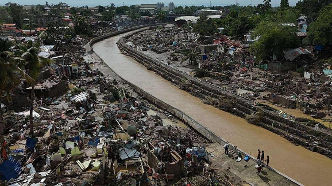 Filipinler&#039;i Kalmaegi Tayfun&#039;u vurdu: Ölü sayısı 114&#039;e yükseldi