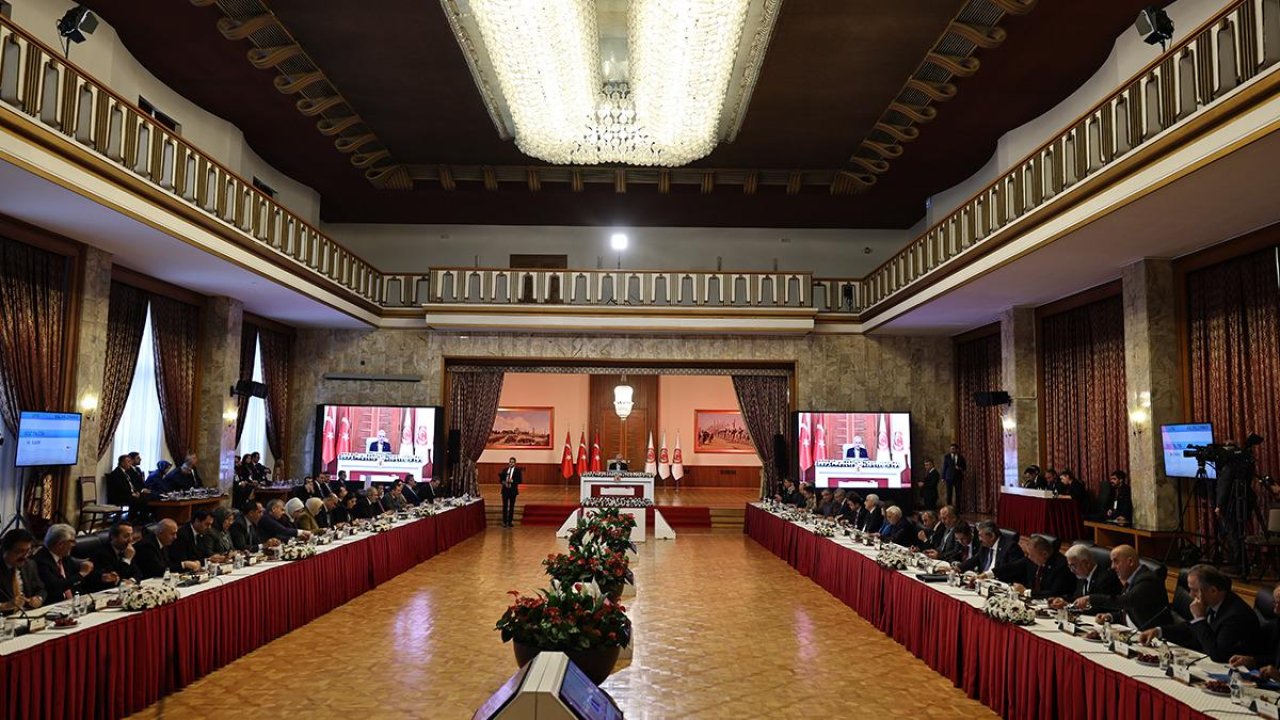 Gültekin Uysal duyurdu! Demokrat Parti, &#039;Terörsüz Türkiye&#039; komisyonundan çekildi