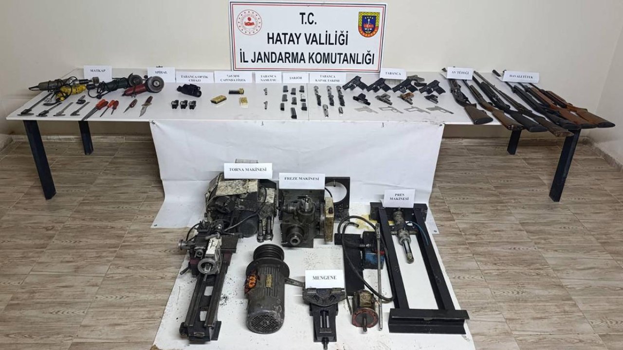 Hatay&#039;da bir evde silahlar ele geçirildi! Gözaltına alındı
