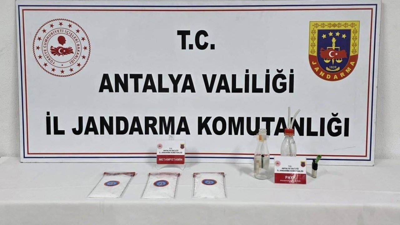 Jandarma uyuşturucu operasyonunda 1 kilo 210 gram uyuşturucu madde ele geçirildi
