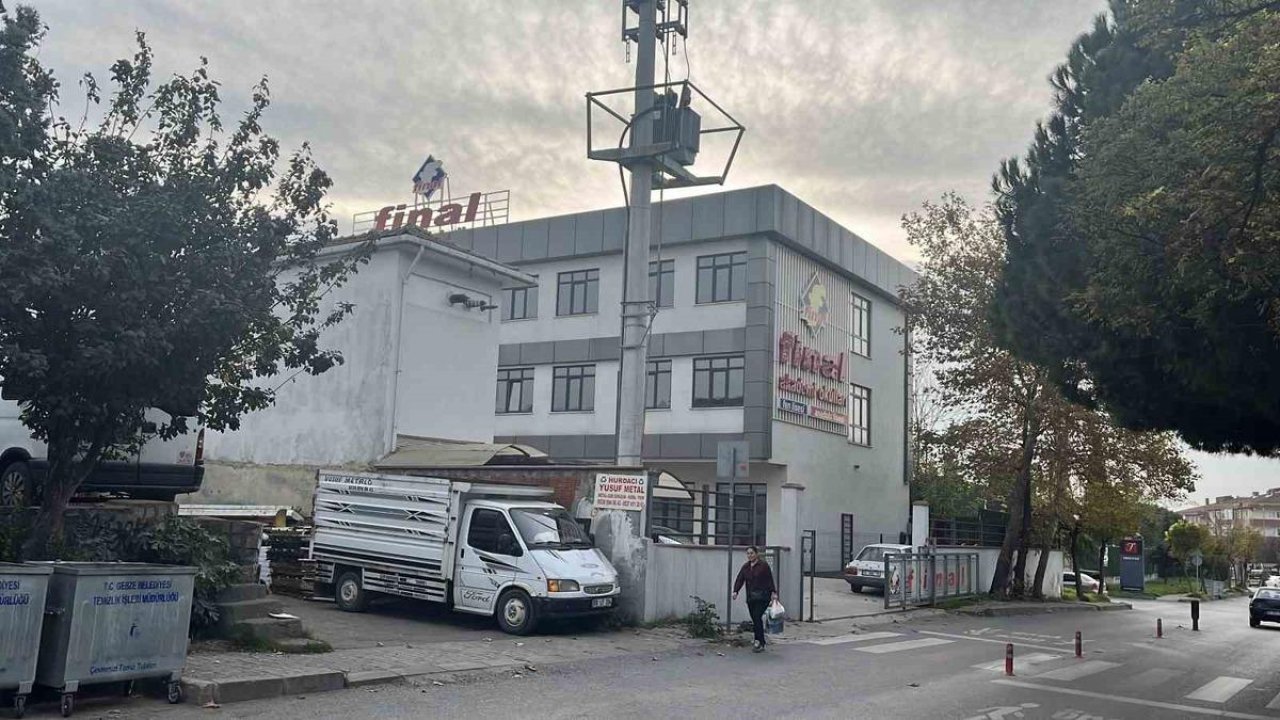 Kocaeli’de özel lisede gıda zehirlenmesi alarmı: 14 öğrenci hastaneye kaldırıldı