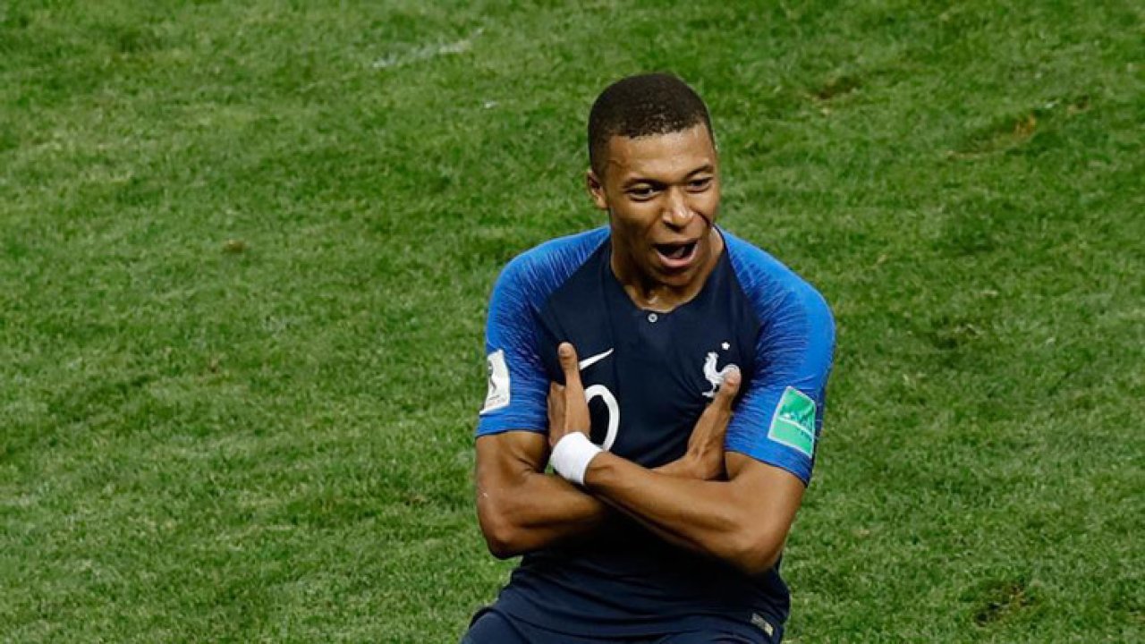 Mbappe; Ronaldo ve Messi&#039;yi solladı!