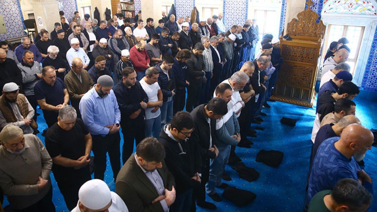 Şehitlerimiz için Bakü&#039;de gıyabi cenaze namazı kılındı