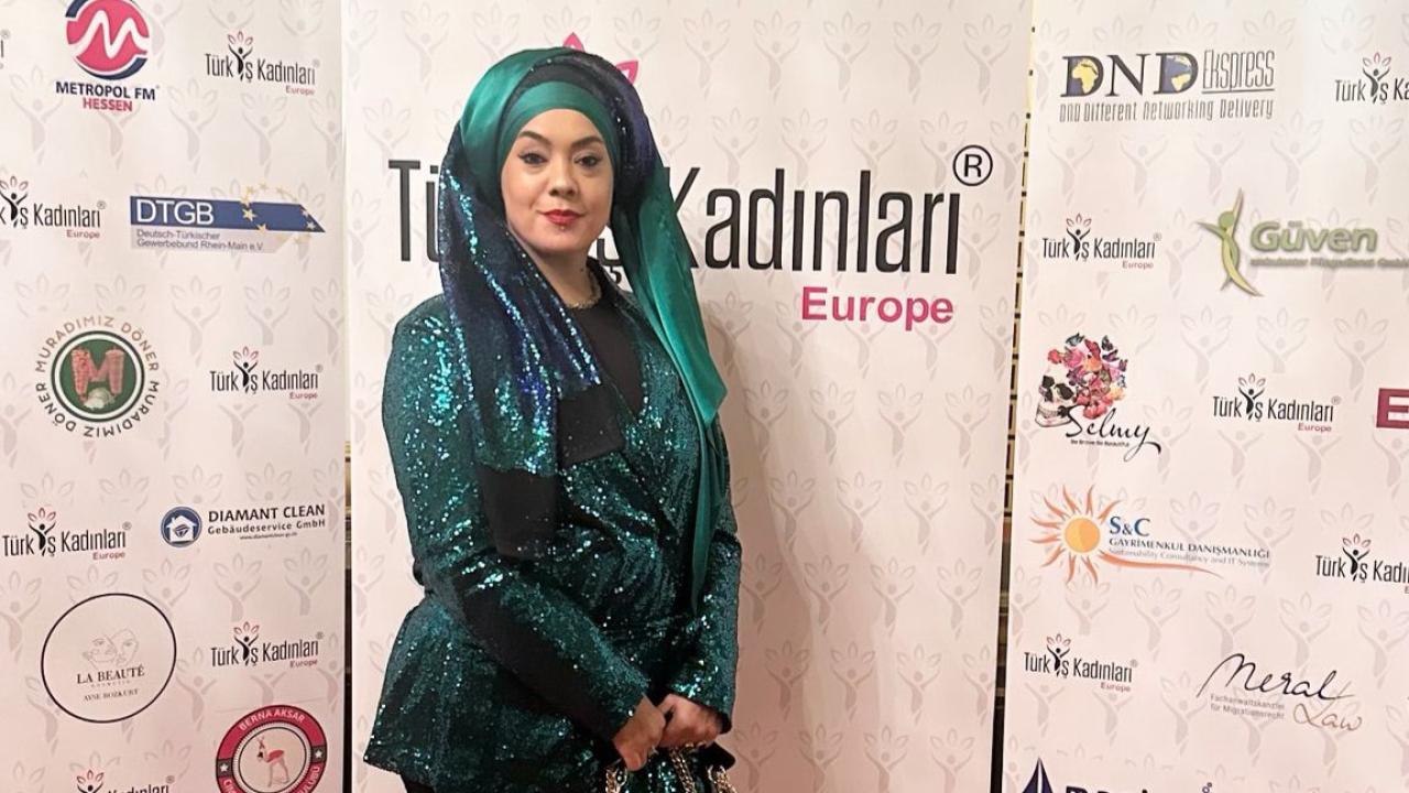 SELMA YURTSEVER TÜRK İŞ KADINLARI ÖDÜL TÖRENİNE DAMGA VURDU