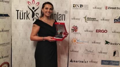 SİBEL ÖVÜÇ TÜRK İŞ KADINLARI ÖDÜL TÖRENİNDE