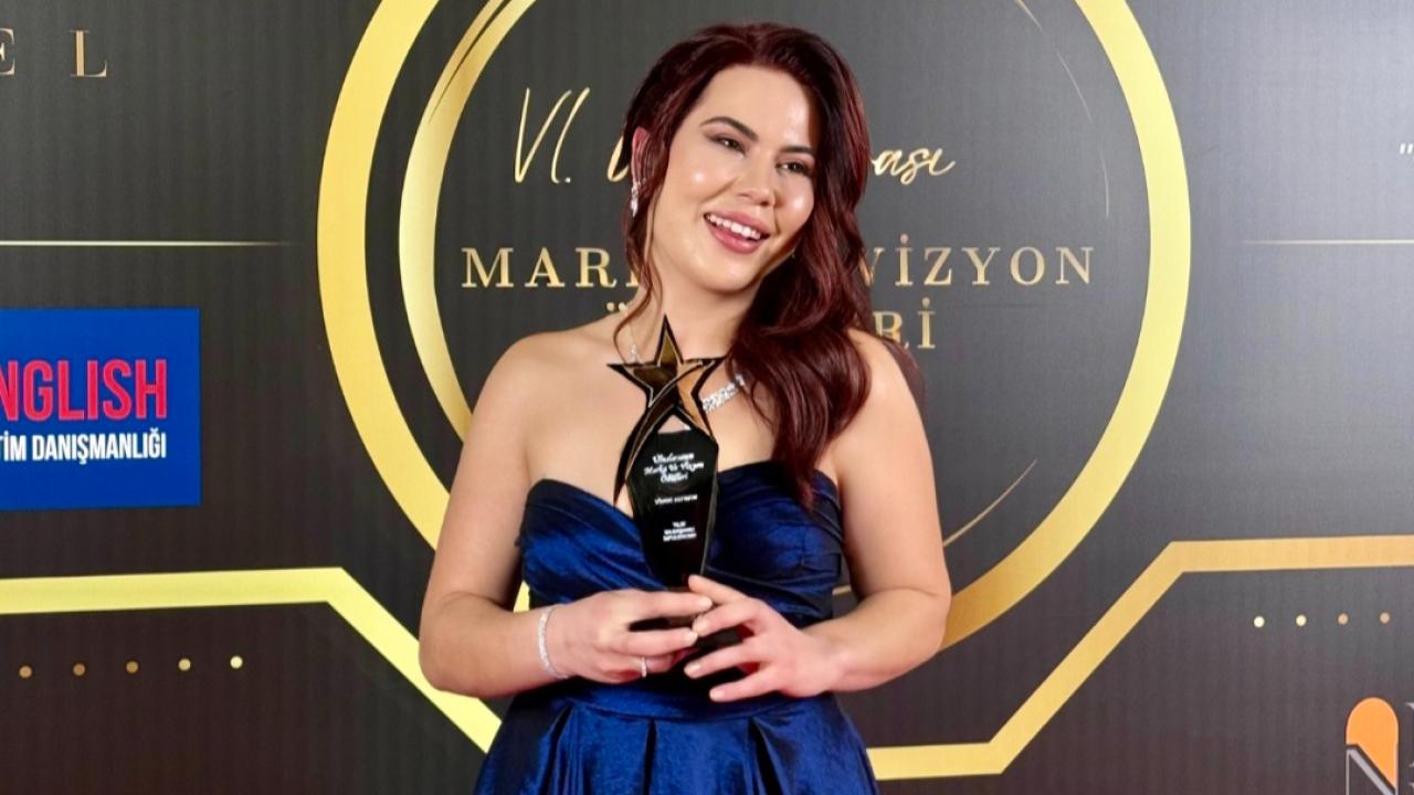 SİMGE ALTINOK NARKA VE VİZYON ÖDÜLLERİNDE