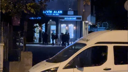 Sosyal medya fenomeni Sevim Alan’ın Ataşehir’deki güzellik merkezine silahlı saldırı
